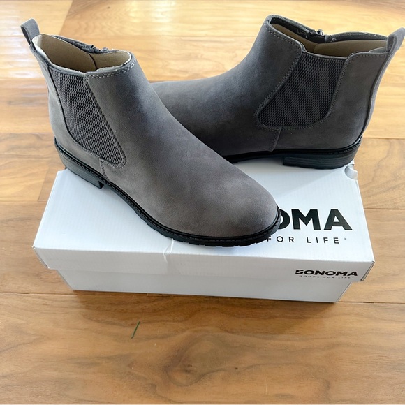 Brand New Women’s Gray Ankle Boots, Size 10, New in Box, NWT - Picture 2 of 4